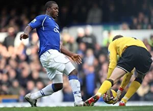 Everton v Fulham Collection: Yakubu vs Schwarzer: Intense Battle in Everton vs Fulham Barclays Premier League Match