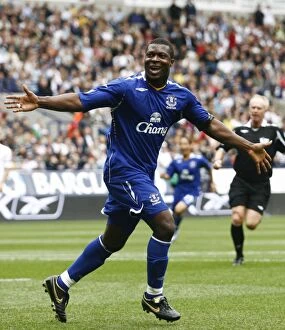 Bolton v Everton Collection: Yakubu's Debut Goal: Everton's Thrilling Start at Bolton Wanderers, Premier League 07-08