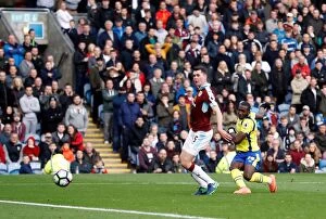 Images Dated 22nd October 2016: Yannick Bolasie Scores the Opener: Everton at Burnley's Turf Moor (Premier League)