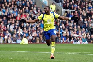 Images Dated 22nd October 2016: Yannick Bolasie's Goal Celebration: Everton's First at Turf Moor Against Burnley (Premier League)